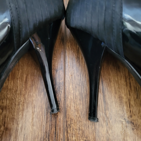 le chateau Black Patent High Heel Pumps - Picture 4 of 4